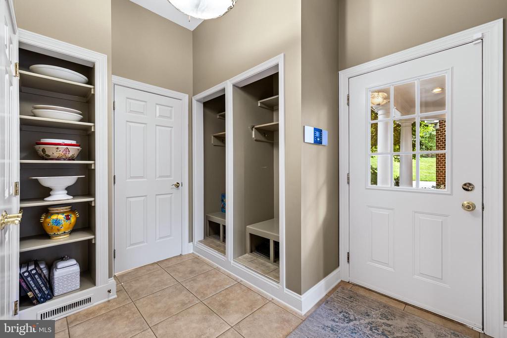 11 SPRINGHILL FARM COURT