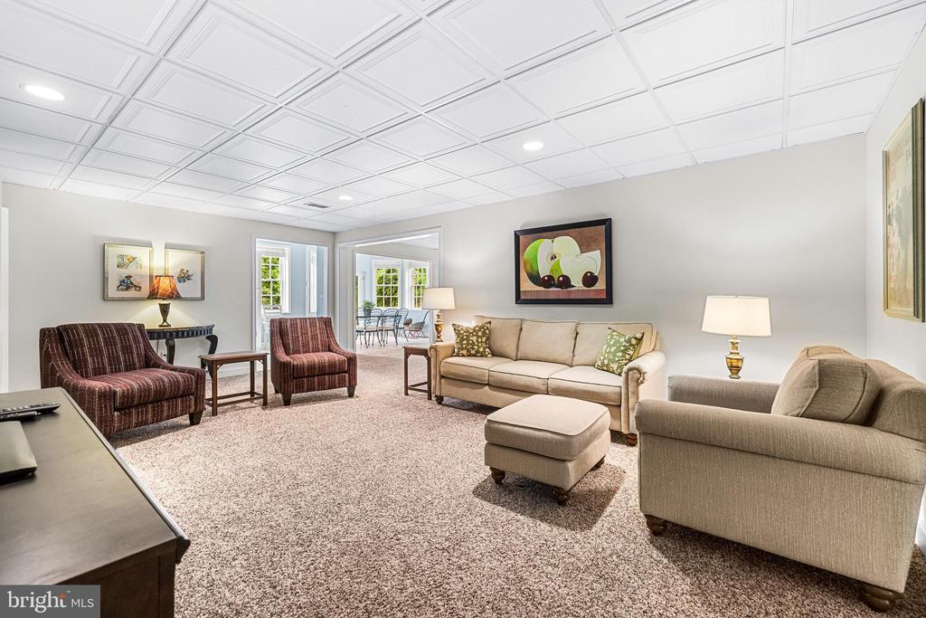 11 SPRINGHILL FARM COURT