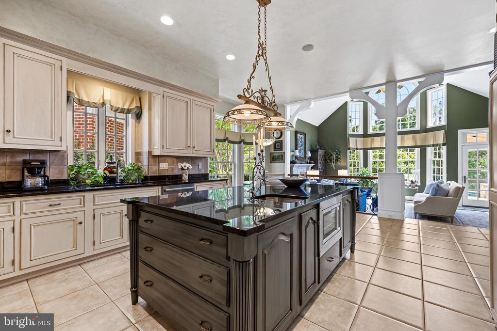 11 SPRINGHILL FARM COURT