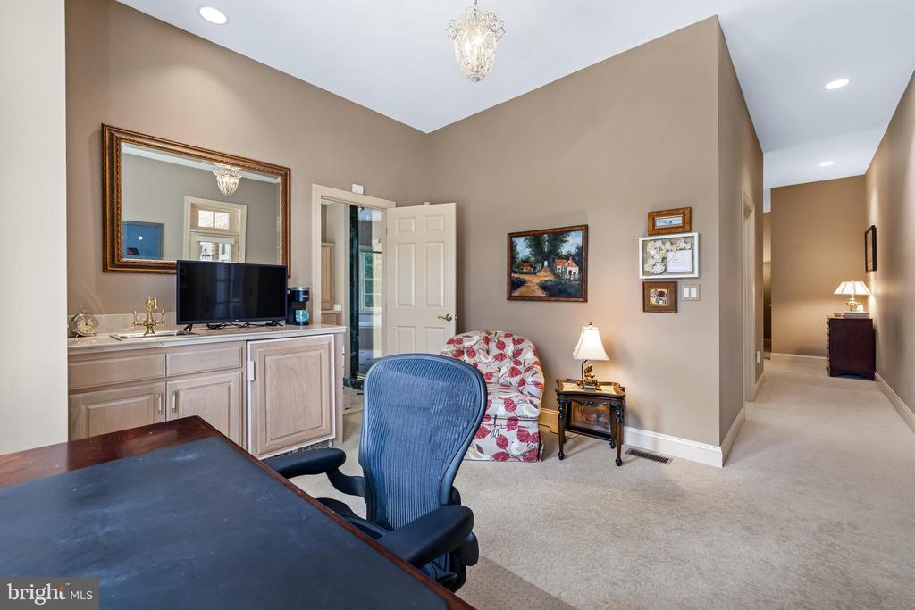 11 SPRINGHILL FARM COURT