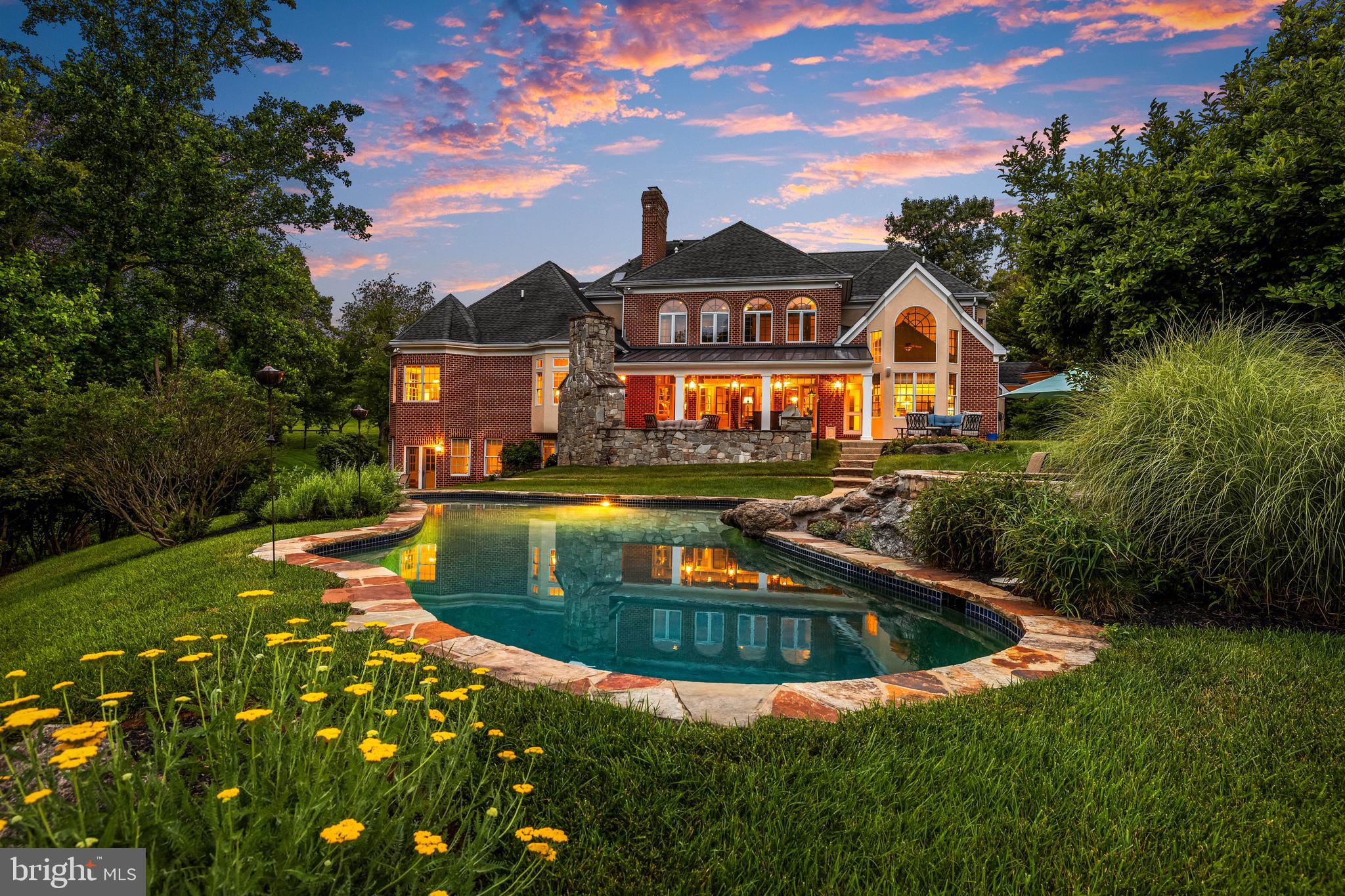 11 SPRINGHILL FARM COURT