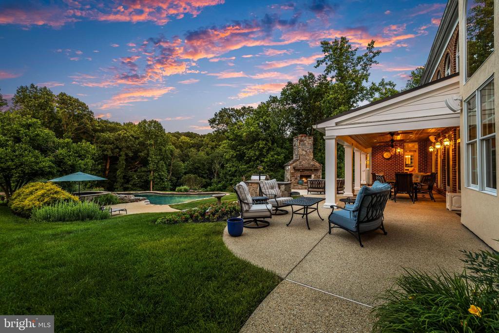 11 SPRINGHILL FARM COURT