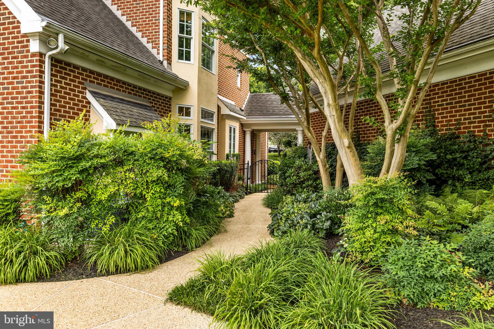 11 SPRINGHILL FARM COURT