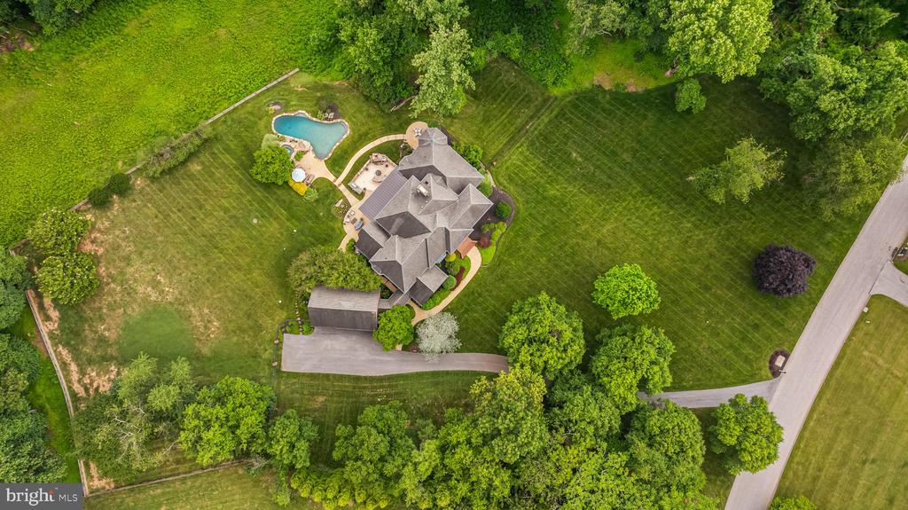 11 SPRINGHILL FARM COURT