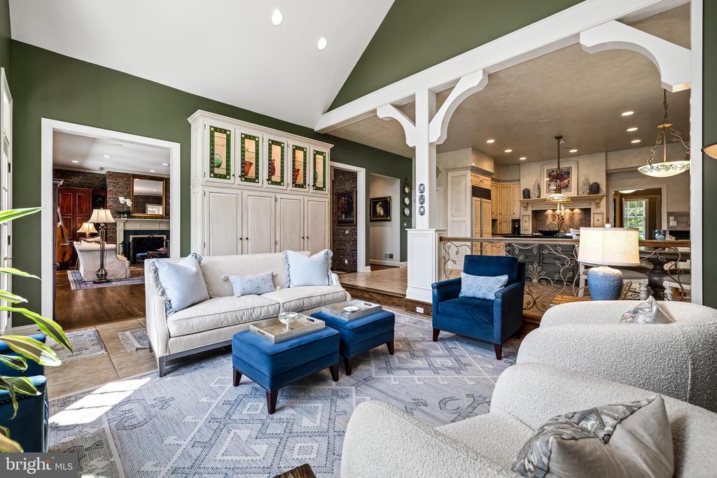 11 SPRINGHILL FARM COURT