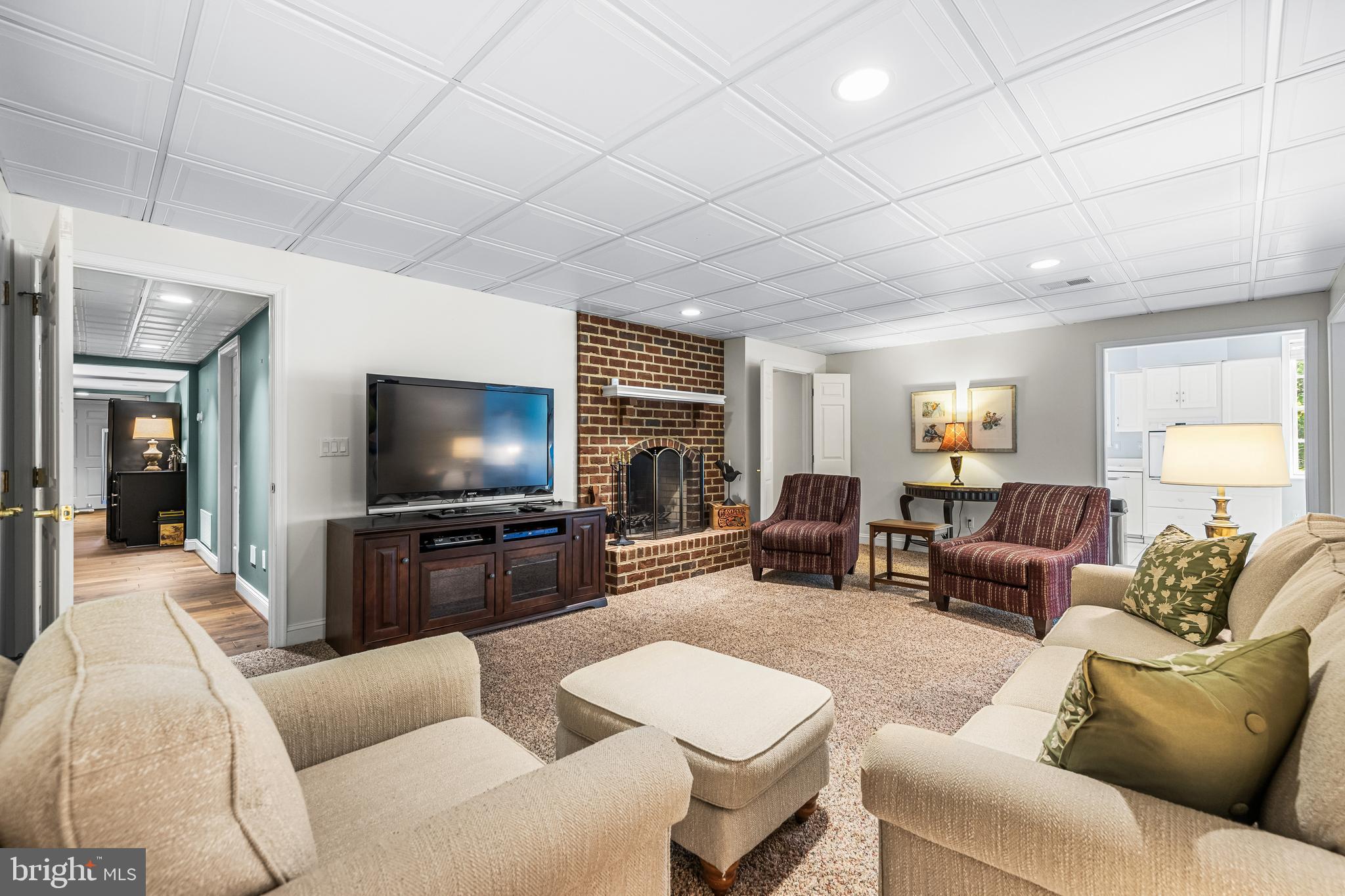 11 SPRINGHILL FARM COURT