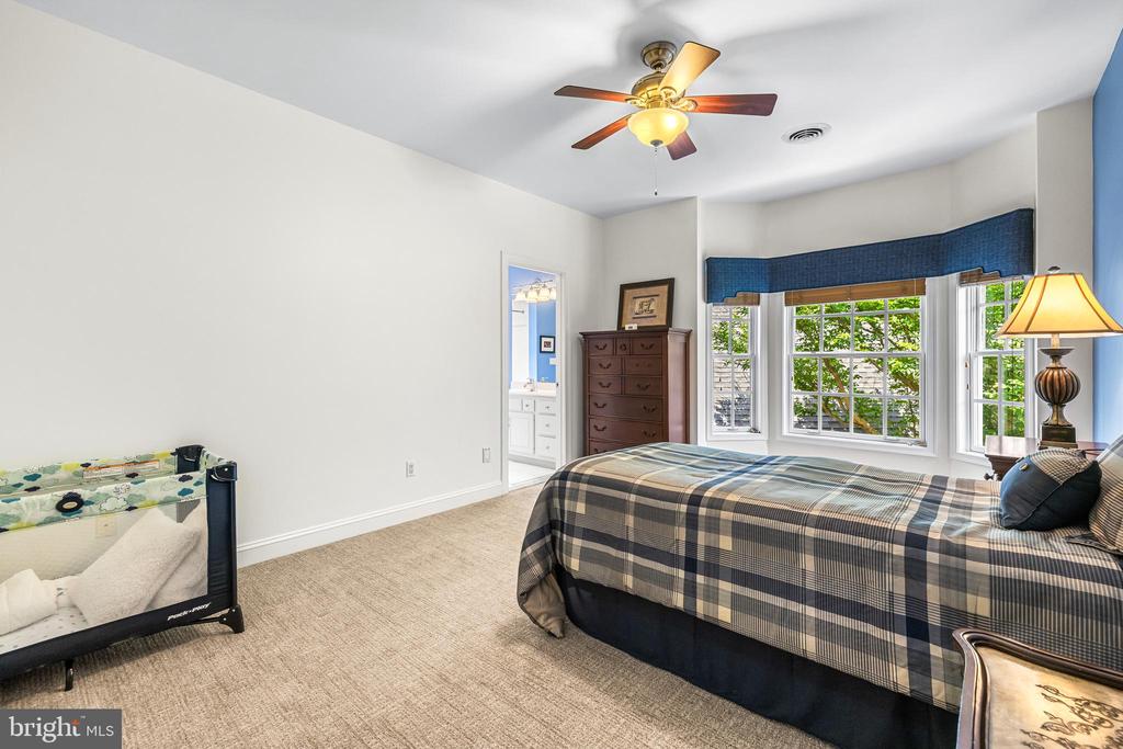 11 SPRINGHILL FARM COURT