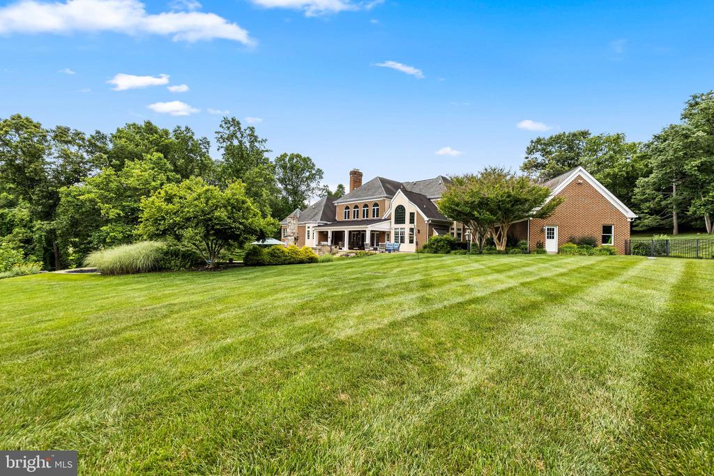 11 SPRINGHILL FARM COURT