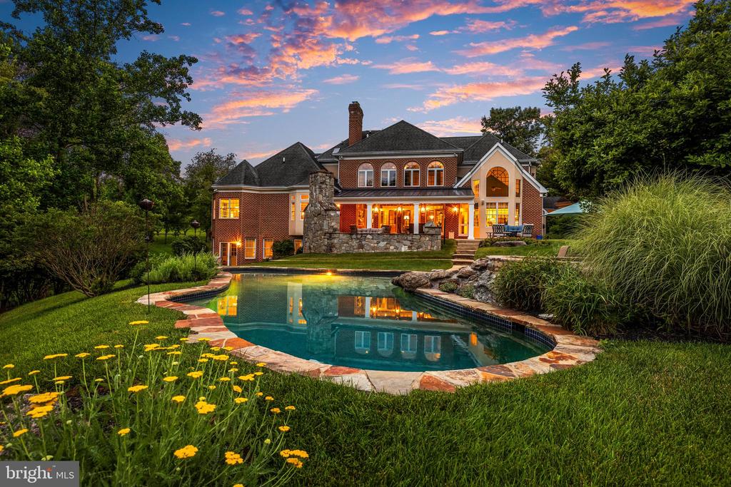 11 SPRINGHILL FARM COURT