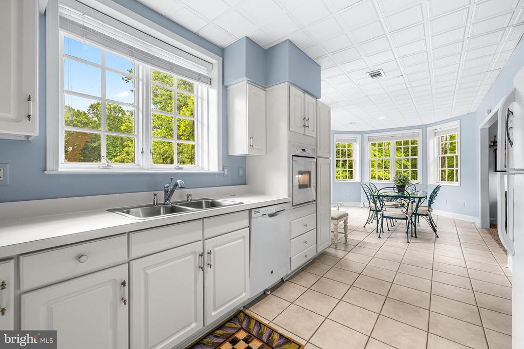 11 SPRINGHILL FARM COURT