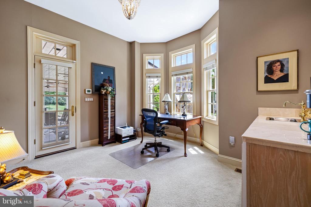 11 SPRINGHILL FARM COURT