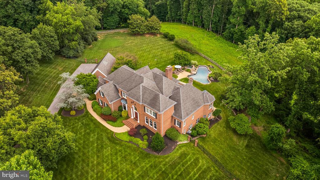 11 SPRINGHILL FARM COURT