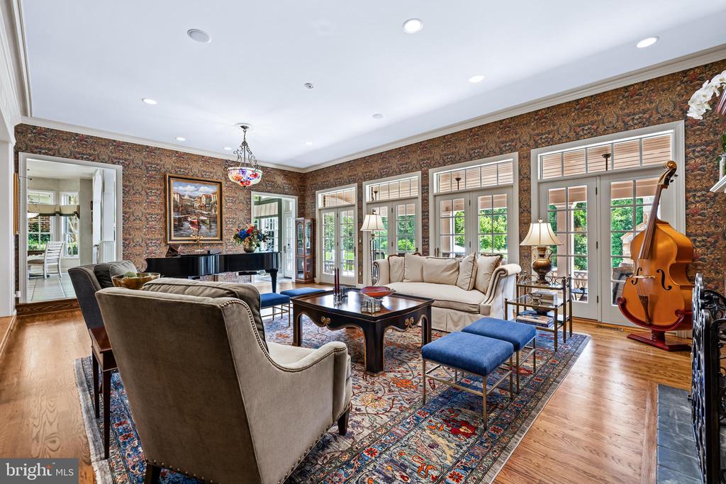 11 SPRINGHILL FARM COURT
