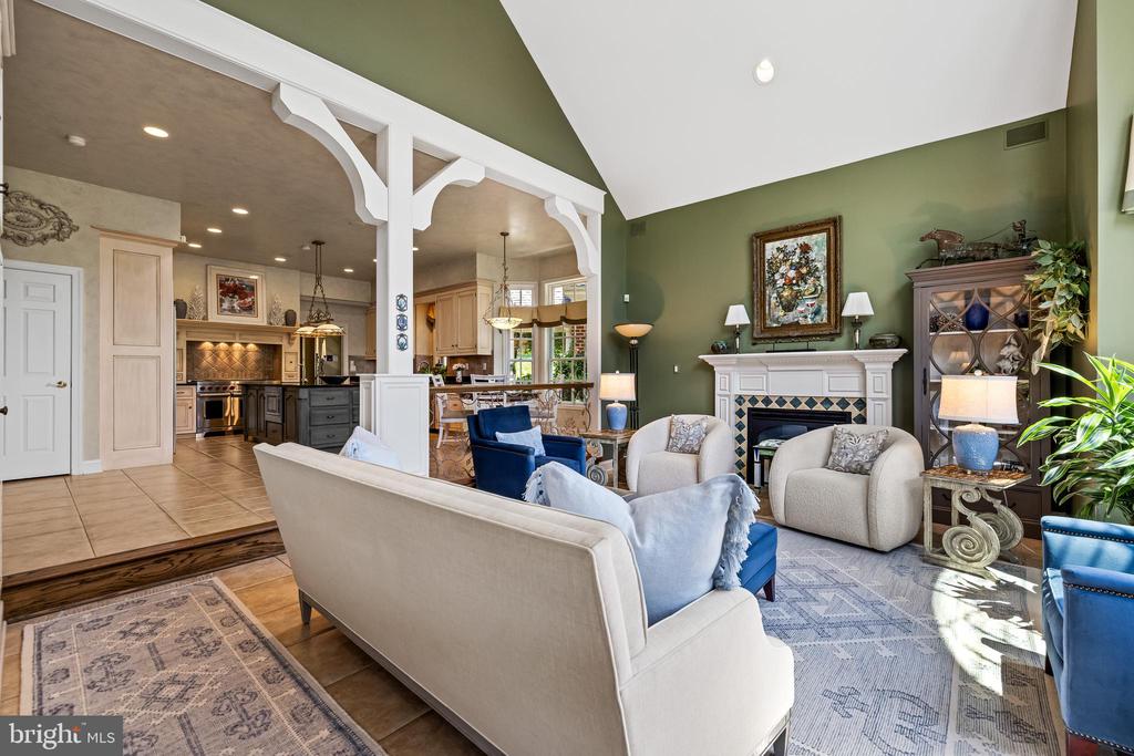 11 SPRINGHILL FARM COURT