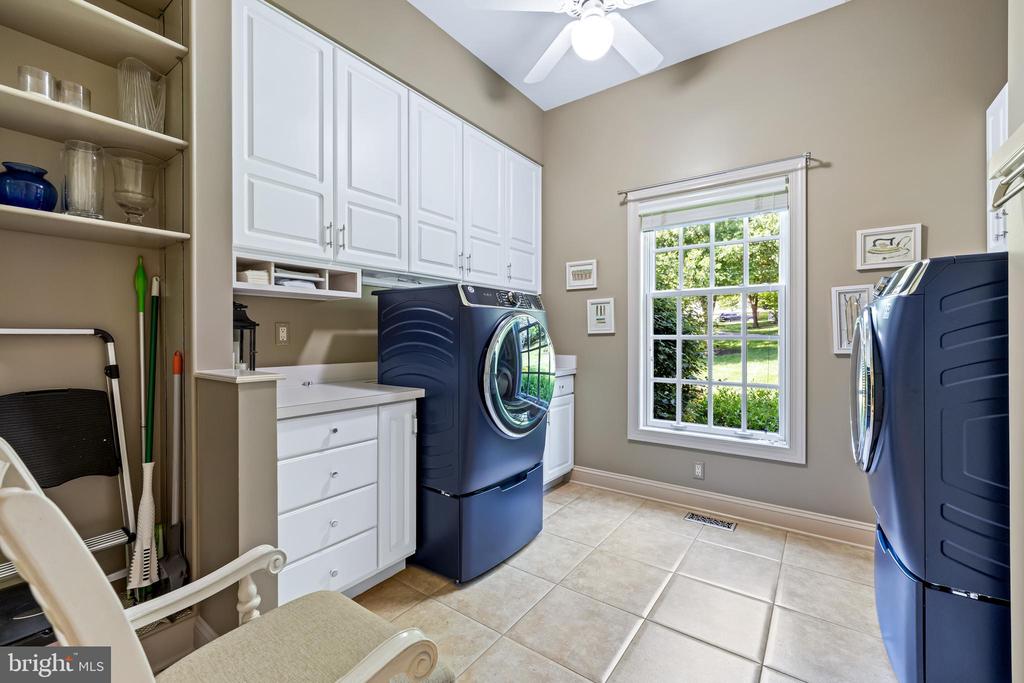11 SPRINGHILL FARM COURT