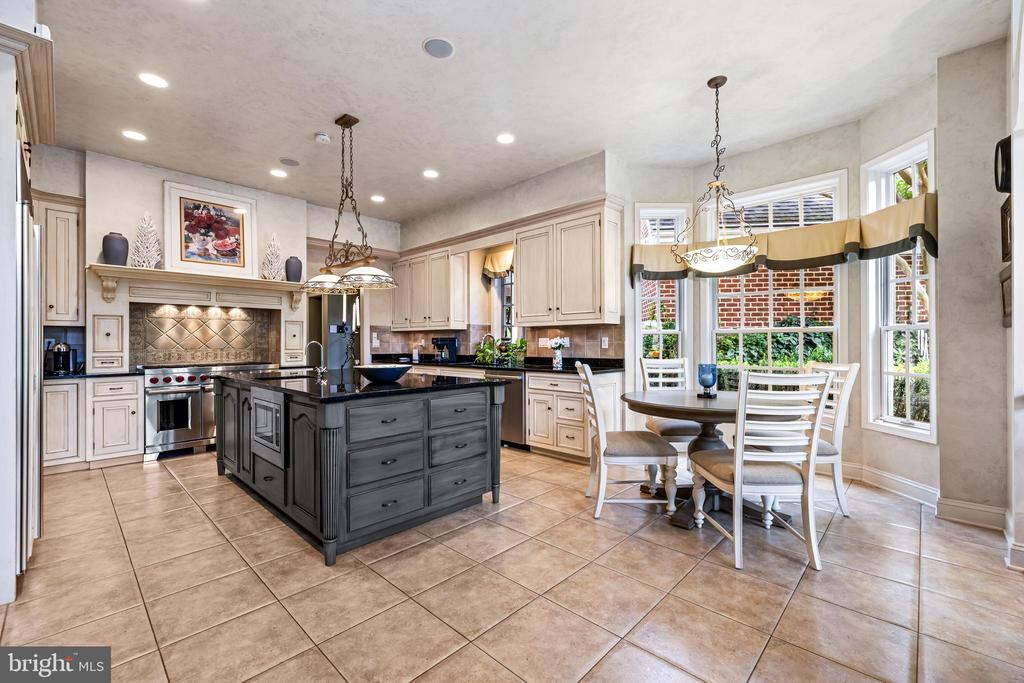 11 SPRINGHILL FARM COURT
