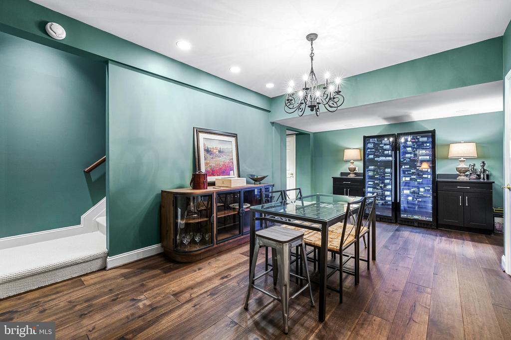11 SPRINGHILL FARM COURT