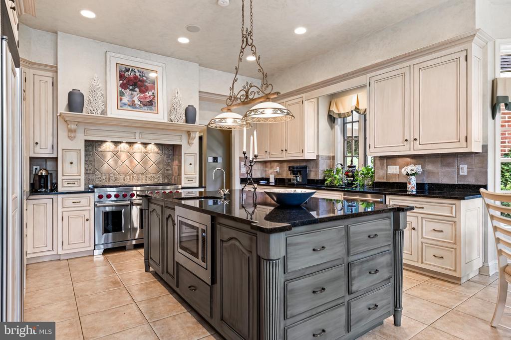 11 SPRINGHILL FARM COURT