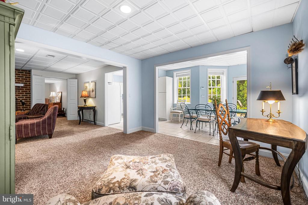 11 SPRINGHILL FARM COURT