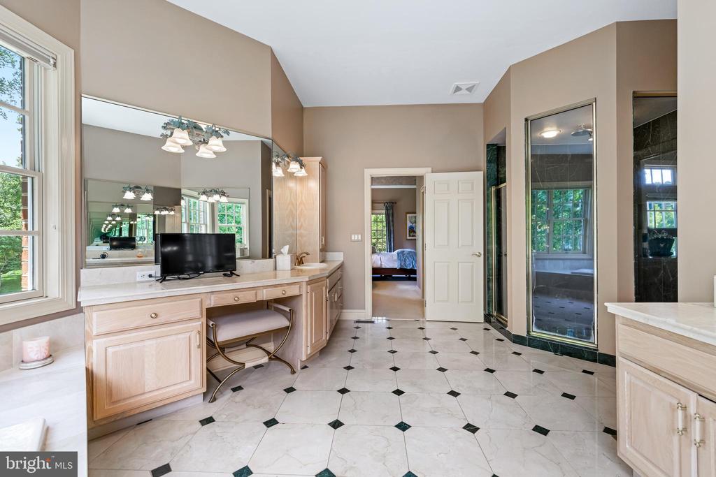 11 SPRINGHILL FARM COURT