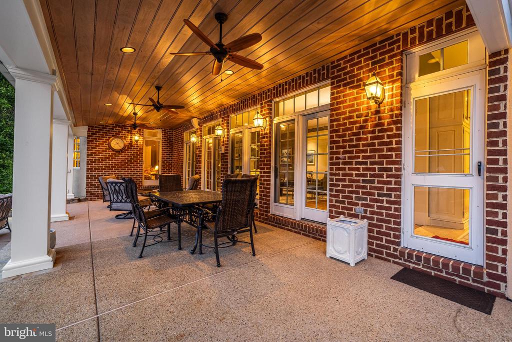 11 SPRINGHILL FARM COURT