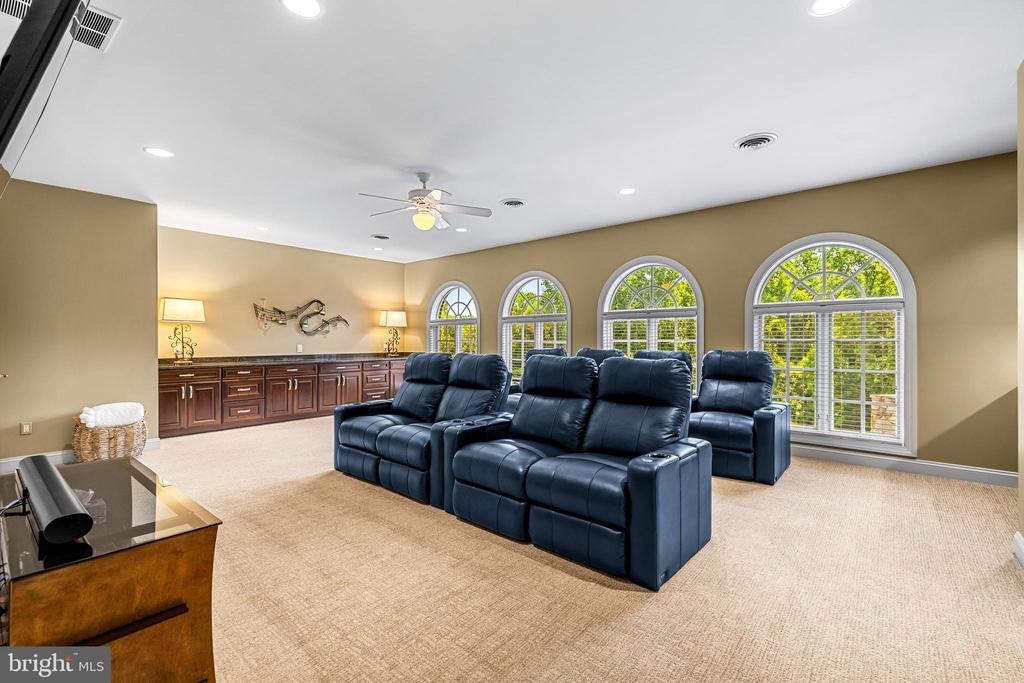 11 SPRINGHILL FARM COURT