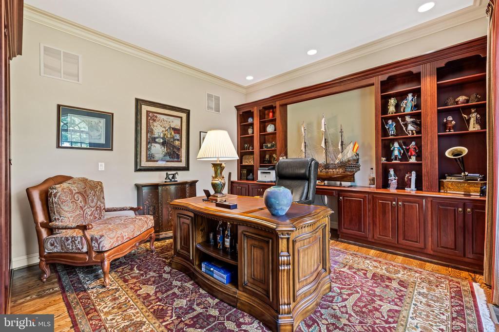 11 SPRINGHILL FARM COURT