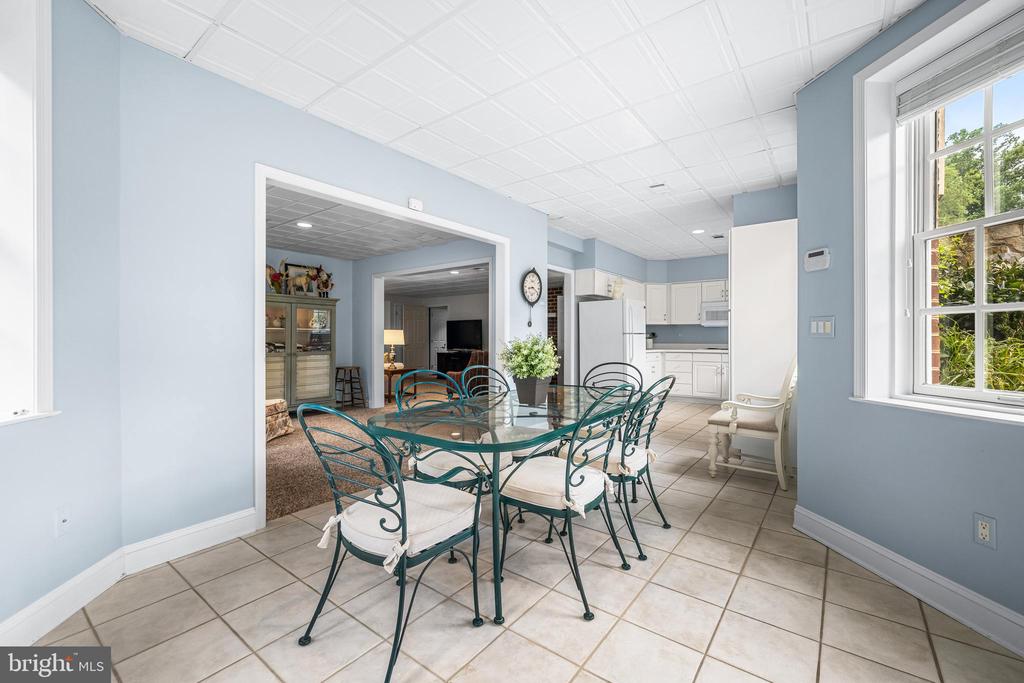 11 SPRINGHILL FARM COURT