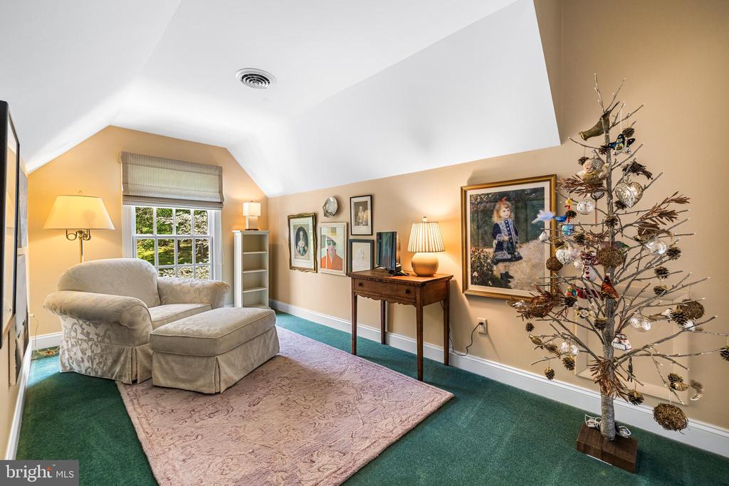11 SPRINGHILL FARM COURT