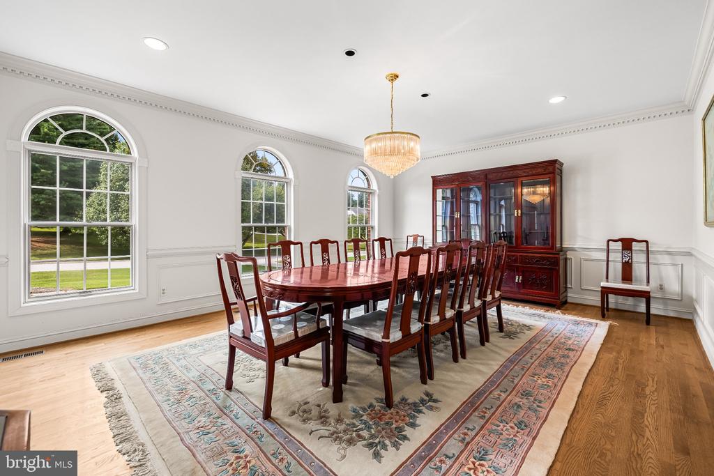 9 SPRINGHILL FARM COURT