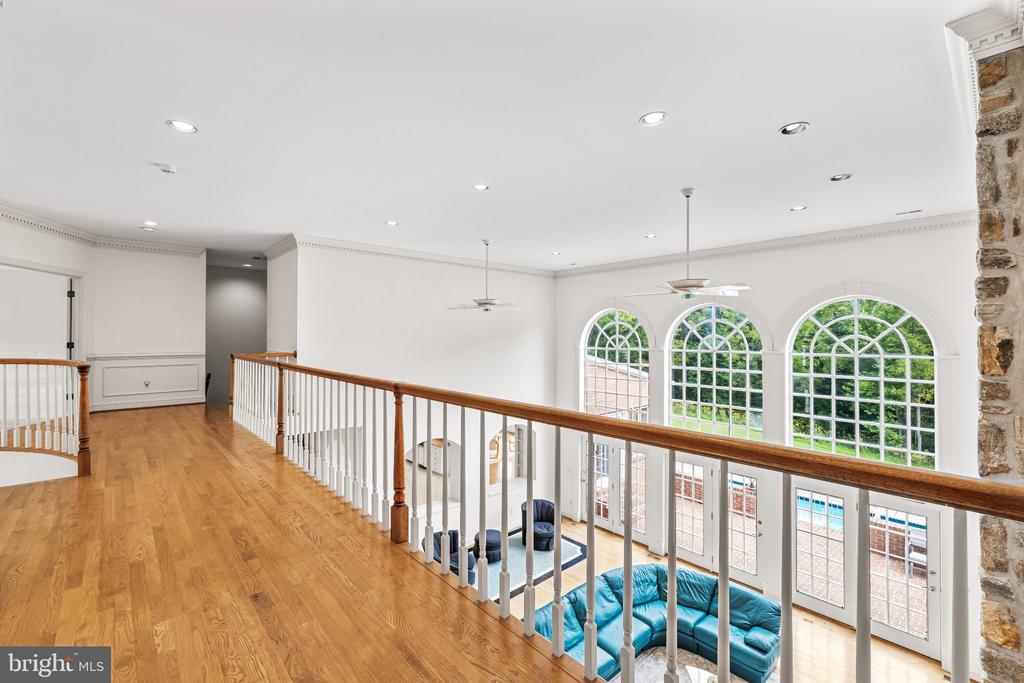 9 SPRINGHILL FARM COURT