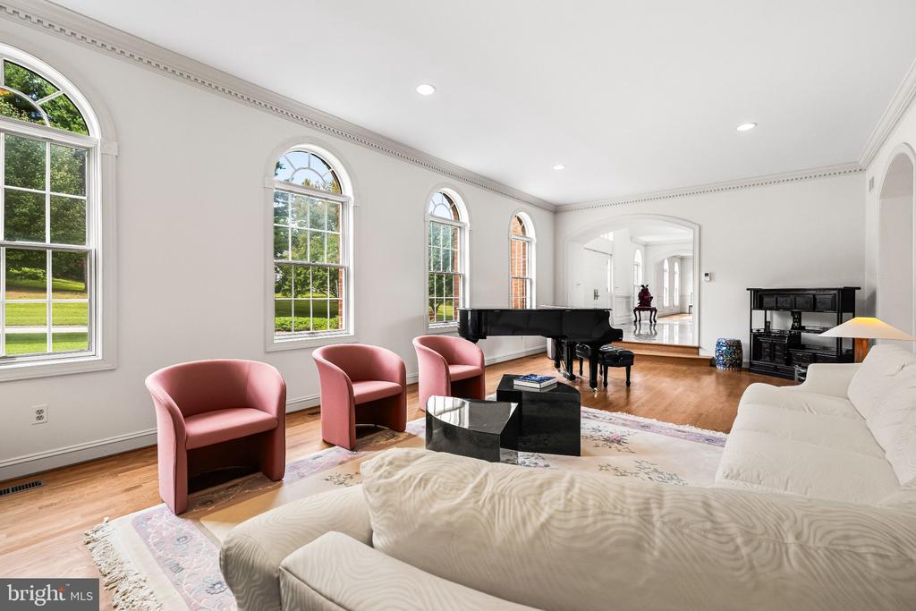 9 SPRINGHILL FARM COURT