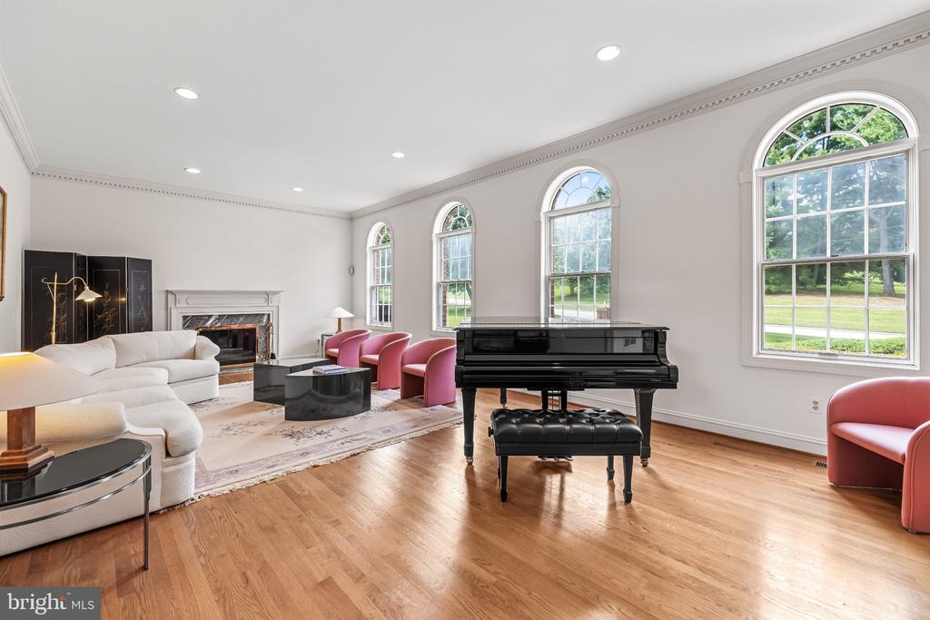 9 SPRINGHILL FARM COURT