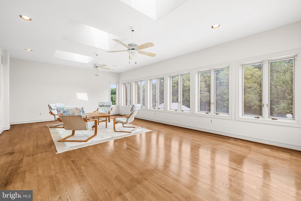 9 SPRINGHILL FARM COURT