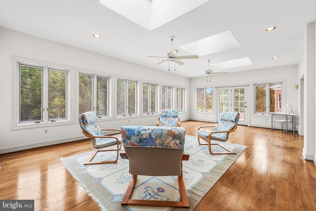 9 SPRINGHILL FARM COURT