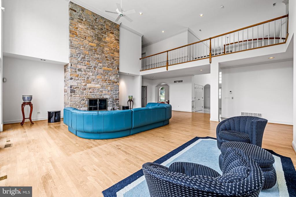 9 SPRINGHILL FARM COURT