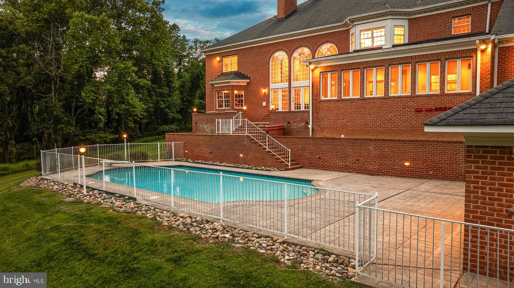 9 SPRINGHILL FARM COURT