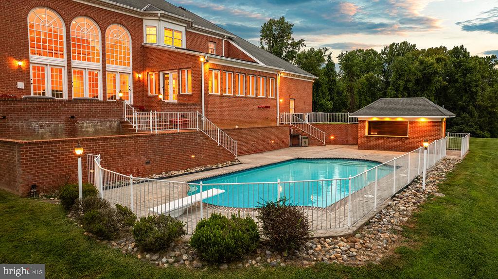 9 SPRINGHILL FARM COURT