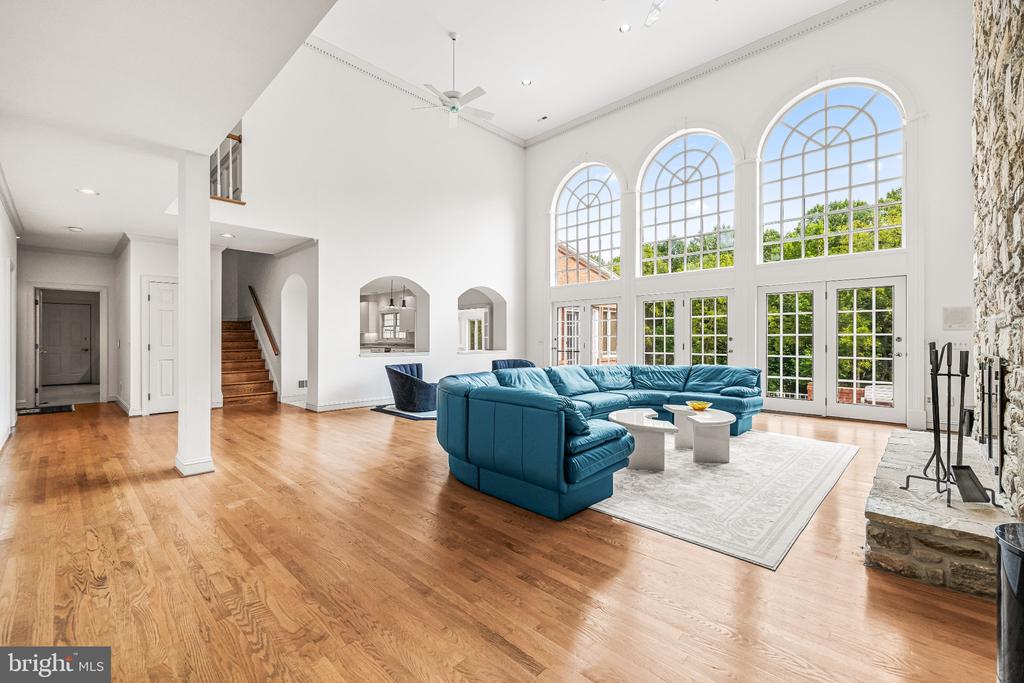 9 SPRINGHILL FARM COURT