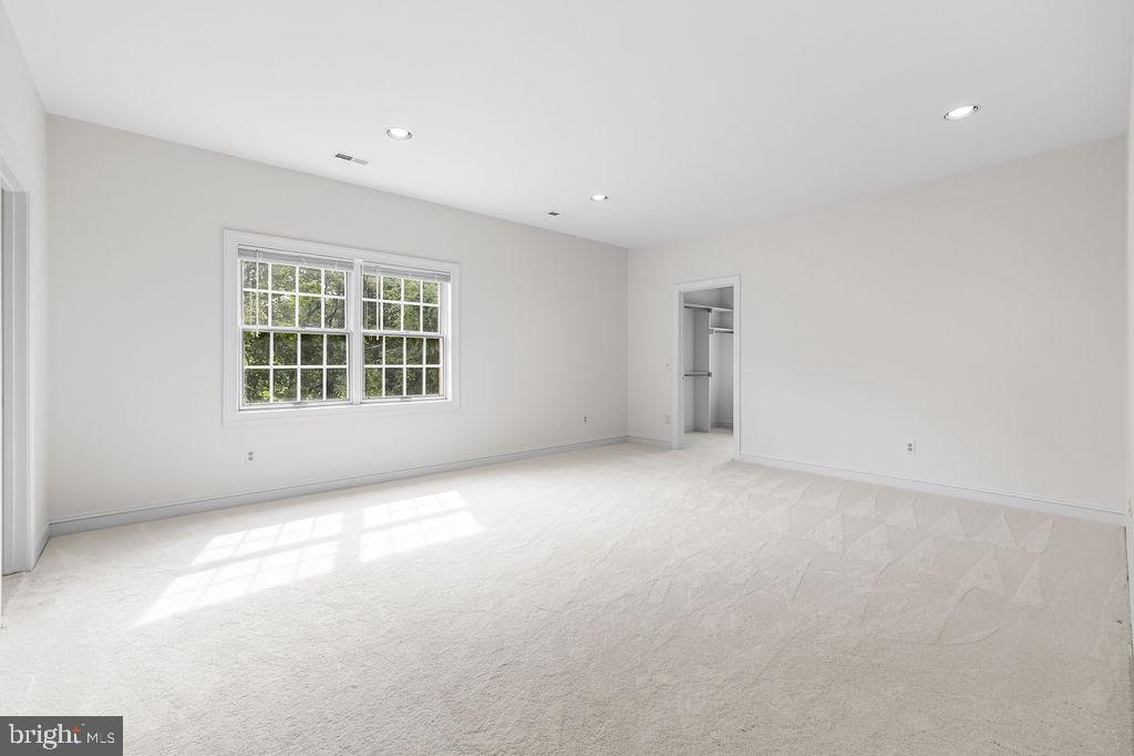 9 SPRINGHILL FARM COURT