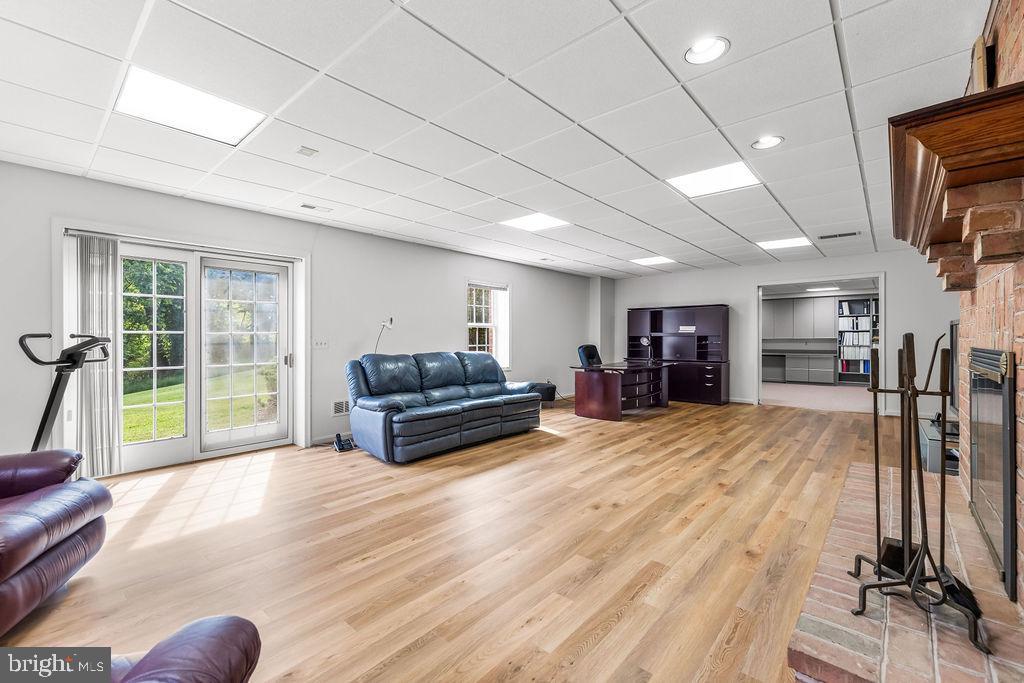 9 SPRINGHILL FARM COURT
