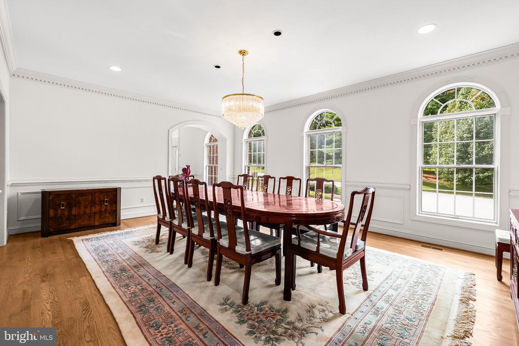 9 SPRINGHILL FARM COURT