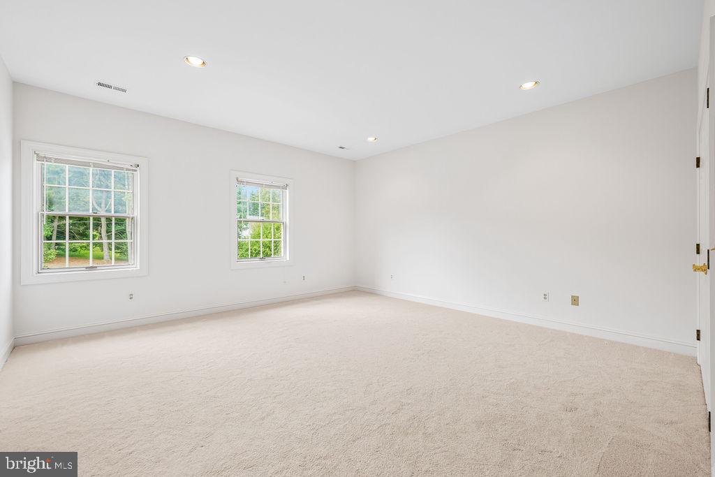 9 SPRINGHILL FARM COURT