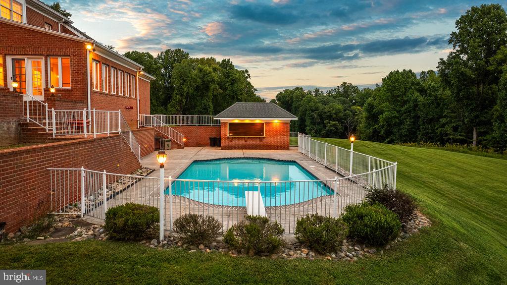 9 SPRINGHILL FARM COURT
