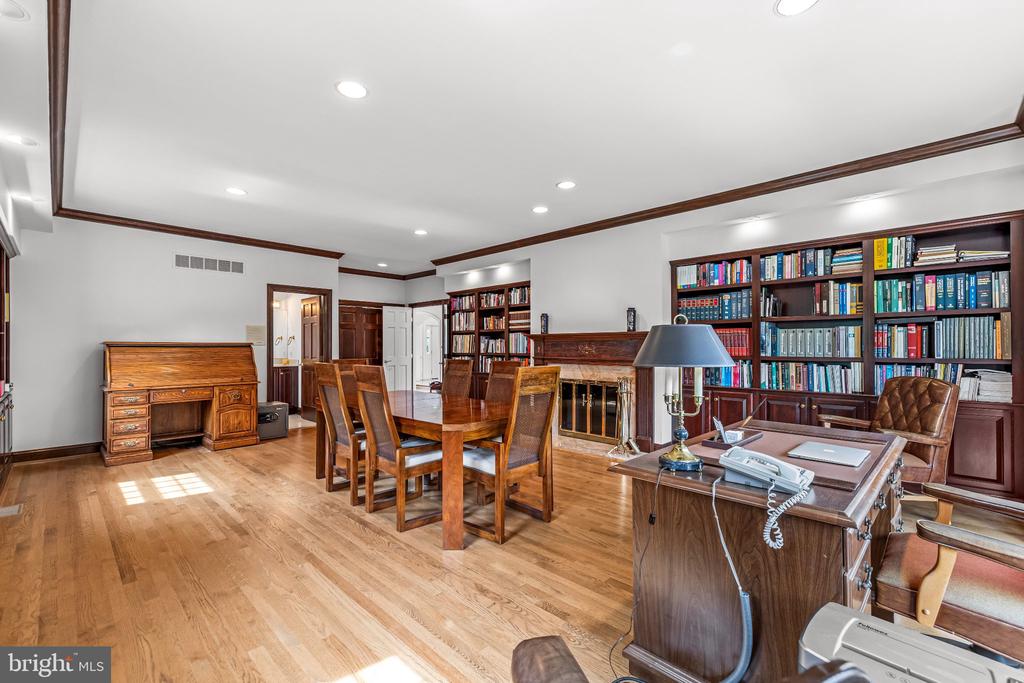 9 SPRINGHILL FARM COURT