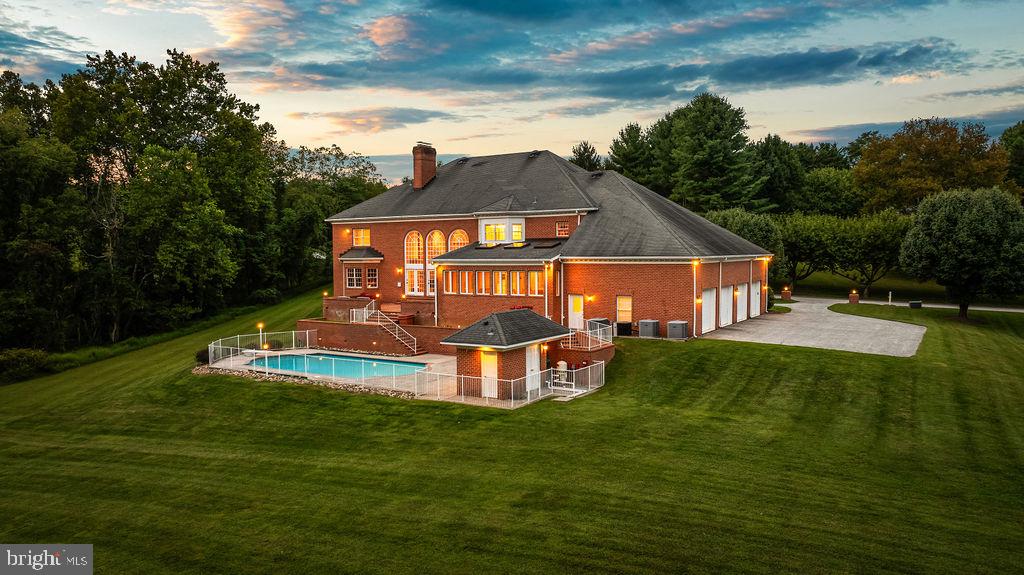 9 SPRINGHILL FARM COURT