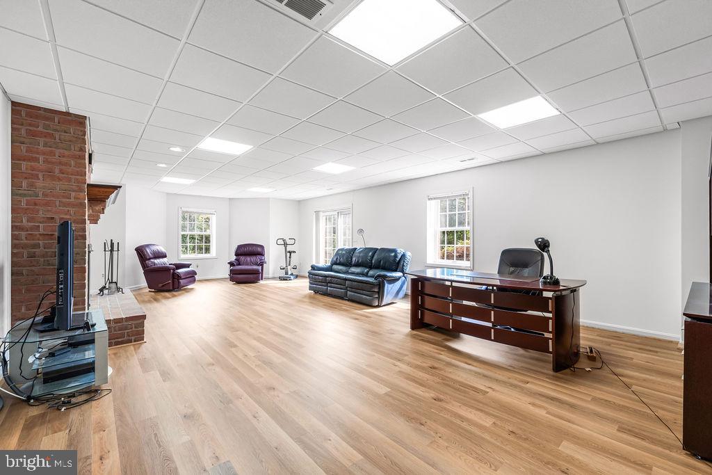 9 SPRINGHILL FARM COURT