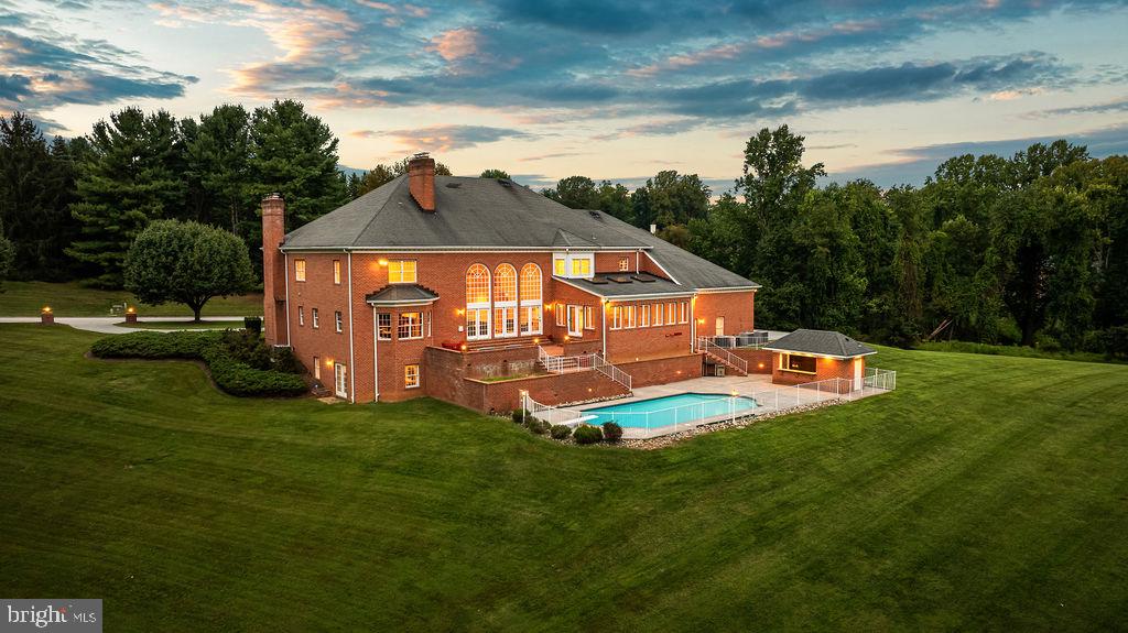 9 SPRINGHILL FARM COURT