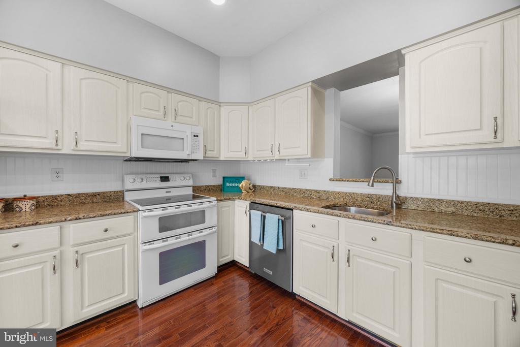 3 TENBY COURT