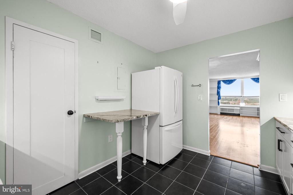 205 E JOPPA ROAD Unit: 1908